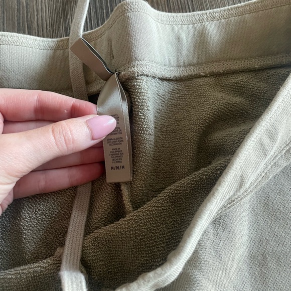 SKIMS SET - French terry low rise pant & shrunken half zip in TAUPE - Picture 5 of 8